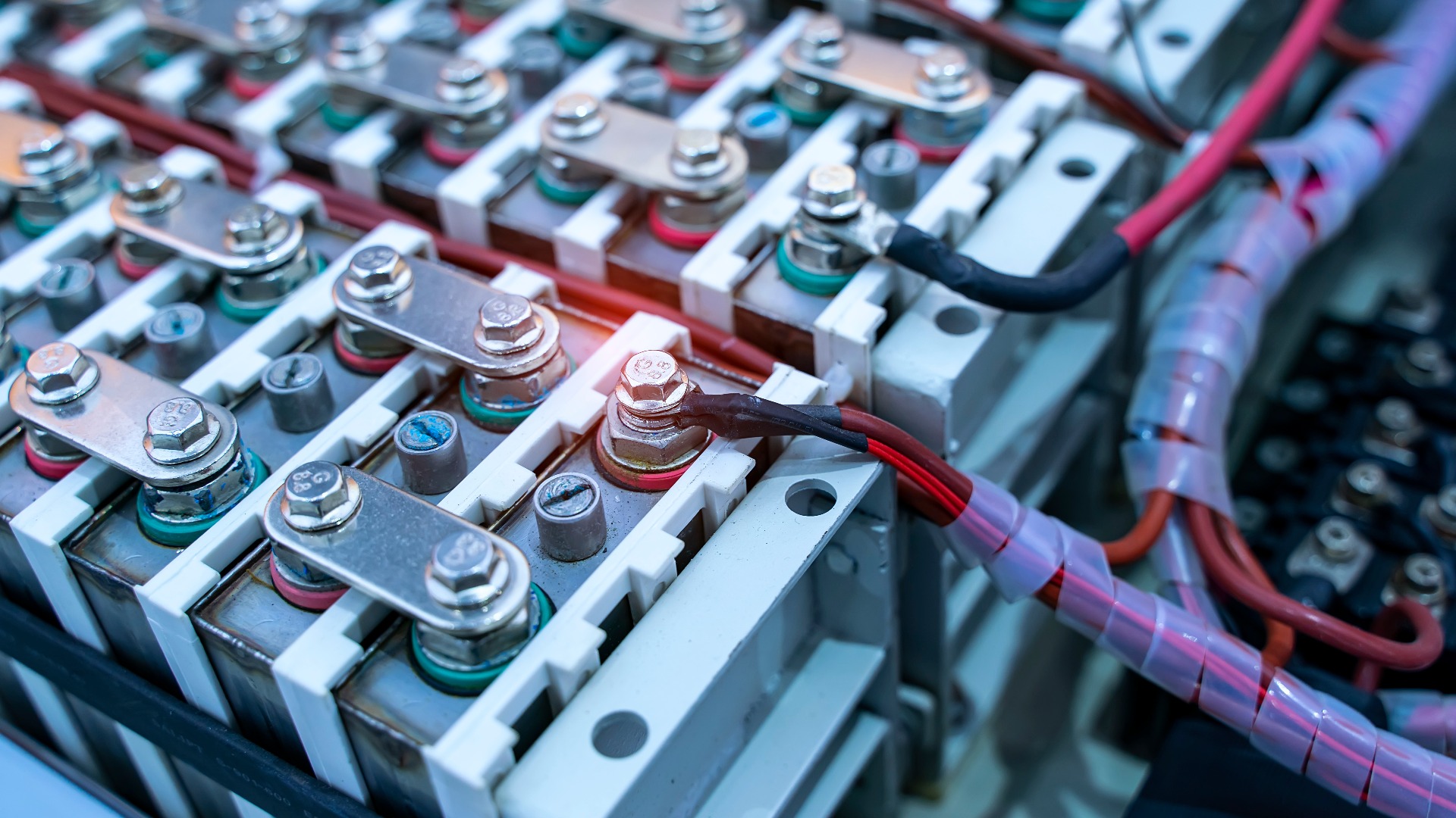 Batteria al litio e cablaggio interno di un'auto elettrica